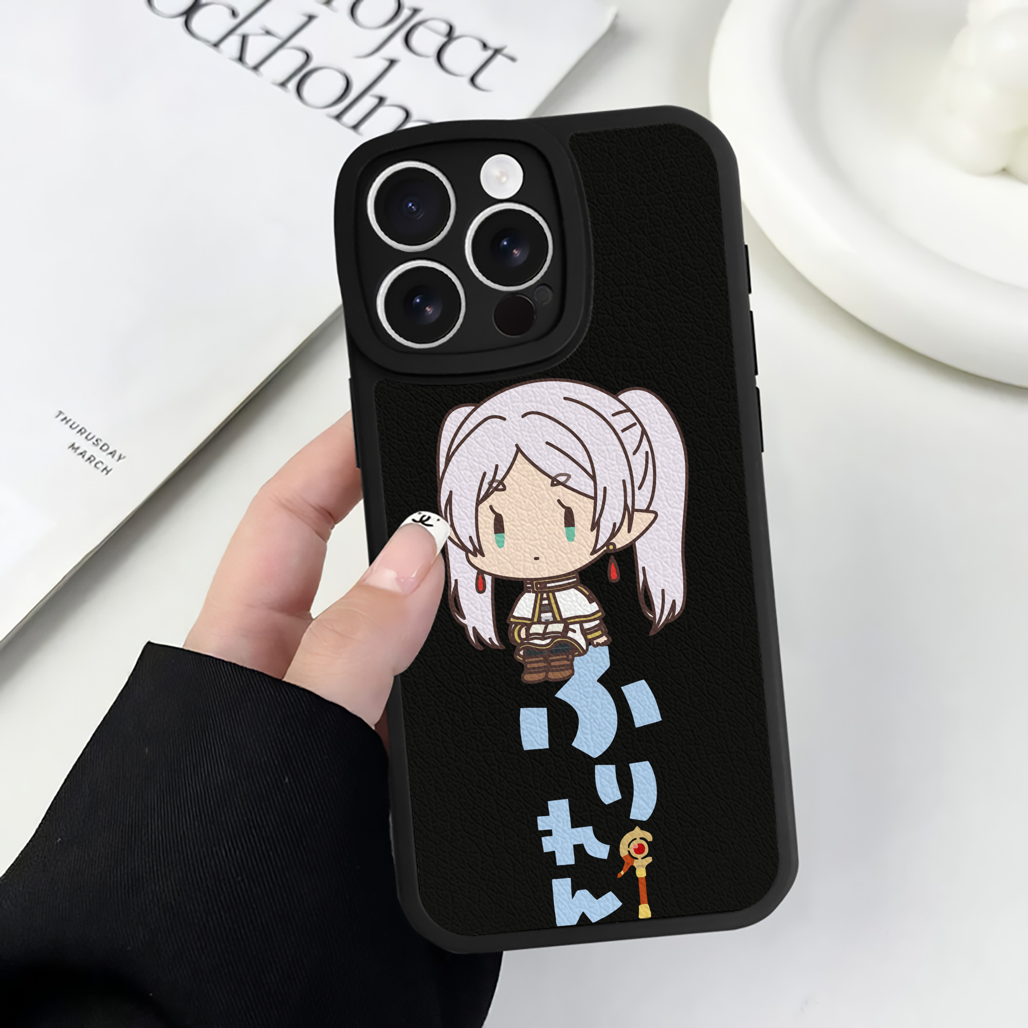 （画像用） 葬送のフリーレン Frieren 【iPhone 16シリーズ対応】シリコンスマホケース（レザー調） 材質：シリコン